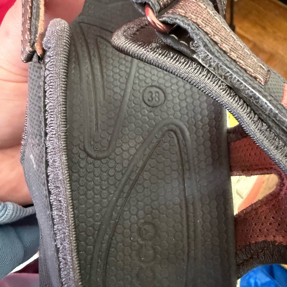 Ecco Dual-Tone Black and Brown Sandals - Picture 5 of 5